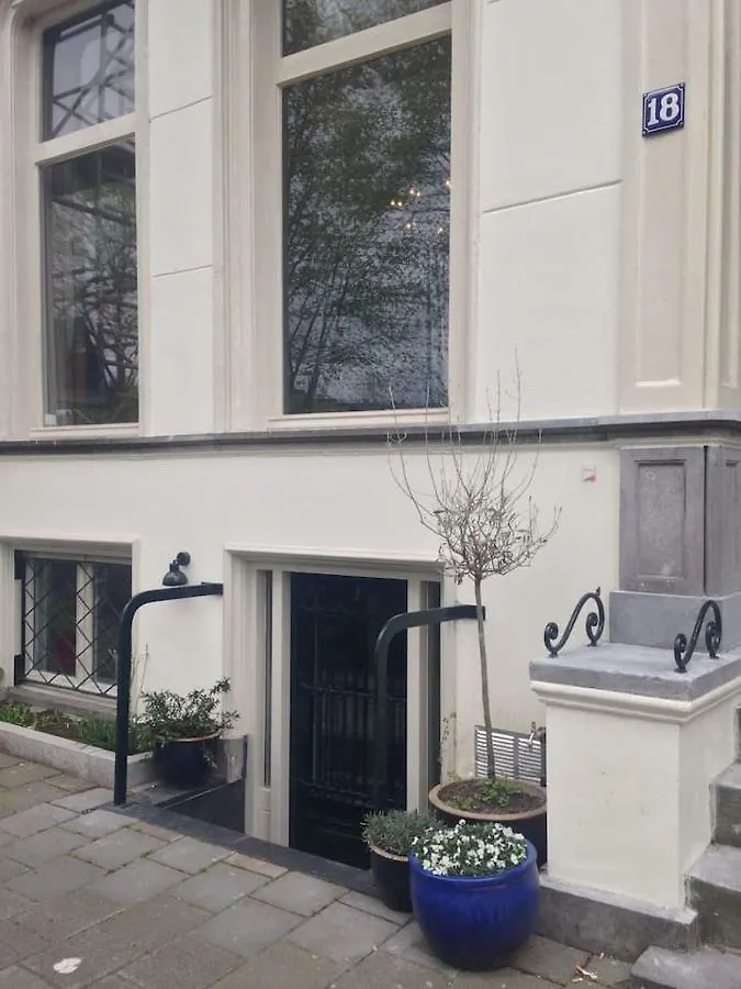 Quiet Apartment For 4 At Park In Center Amsterdam