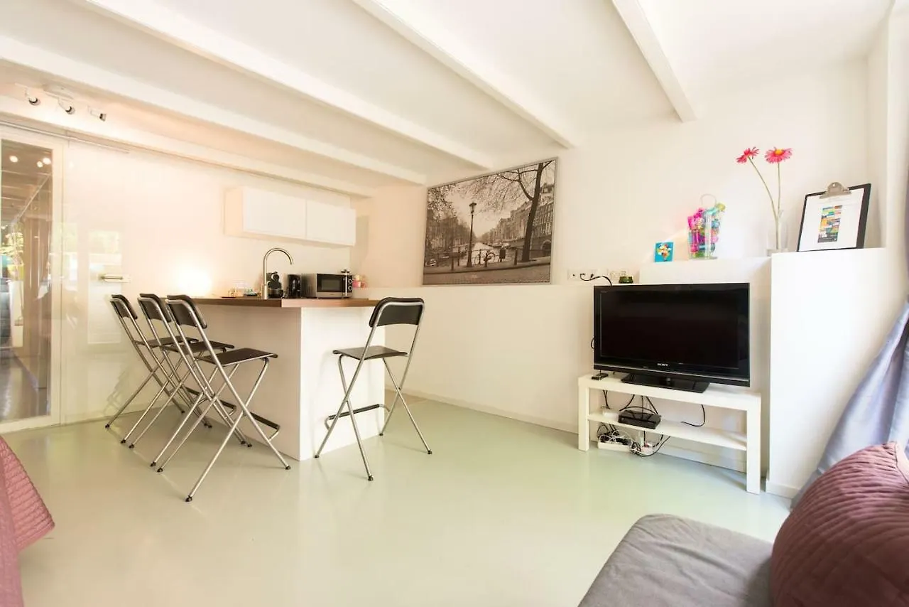 Quiet Apartment For 4 At Park In Center Amsterdam